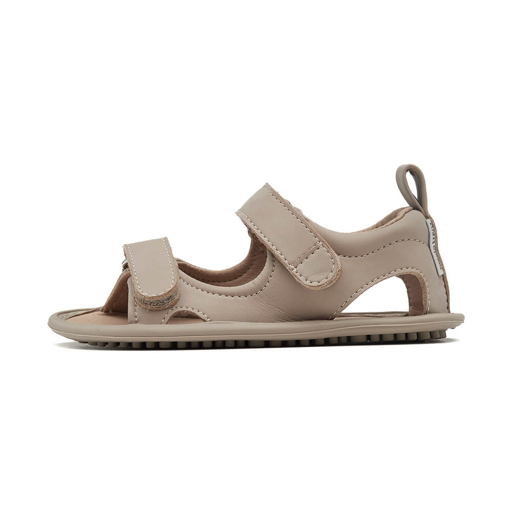 sandalia infantil minimalista respetuosa libertad movimiento beige beis marron claro saler