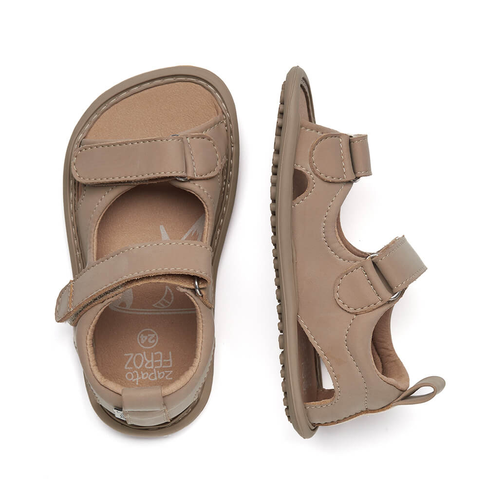sandalia infantil minimalista respetuosa libertad movimiento beige beis marron claro saler