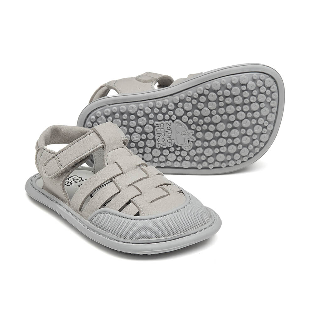 sandalias trenzadas suela blandita plana bebe color gris calpe feroz ss24