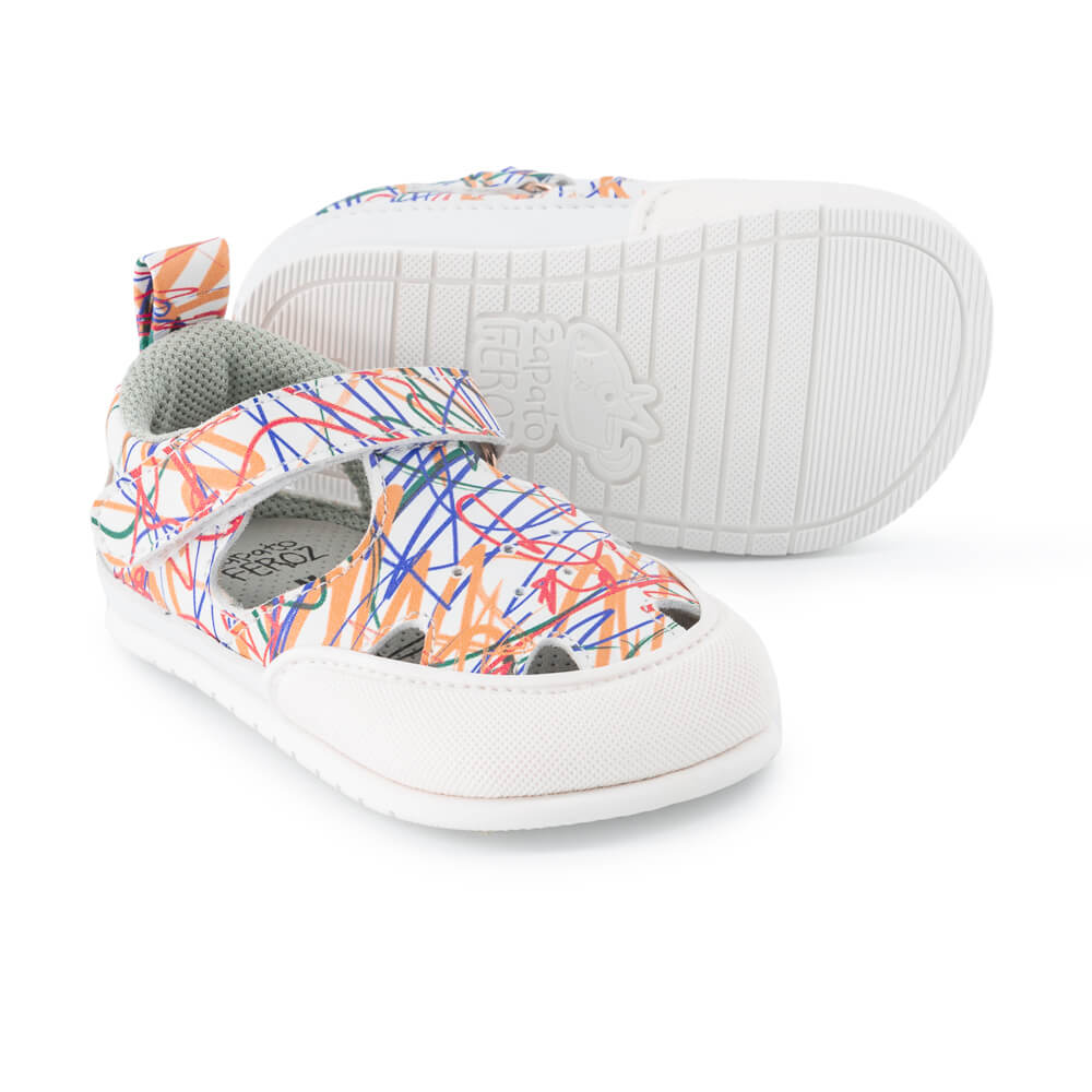 sandalias veganas barefoot bebes color blanco estampado rayajos altea feroz risco ss24