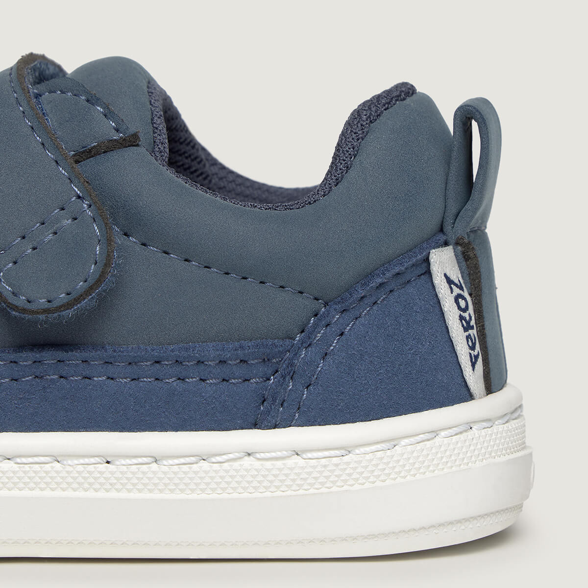 Detalle Cheste Rocker | Azul Denim Microfibra Nobuck