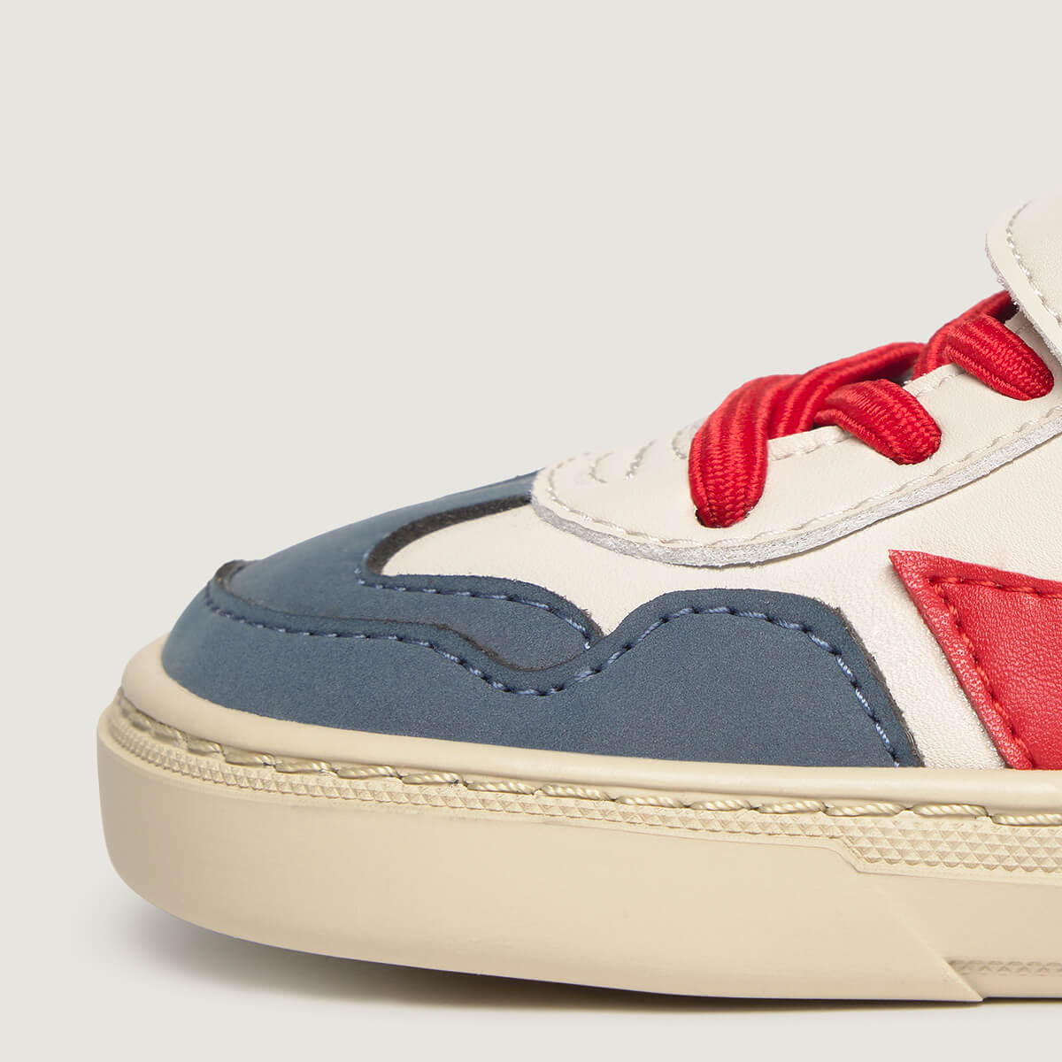 Detalle Faura Rocker | Beige Azul Rojo Microfibra Micronobuck