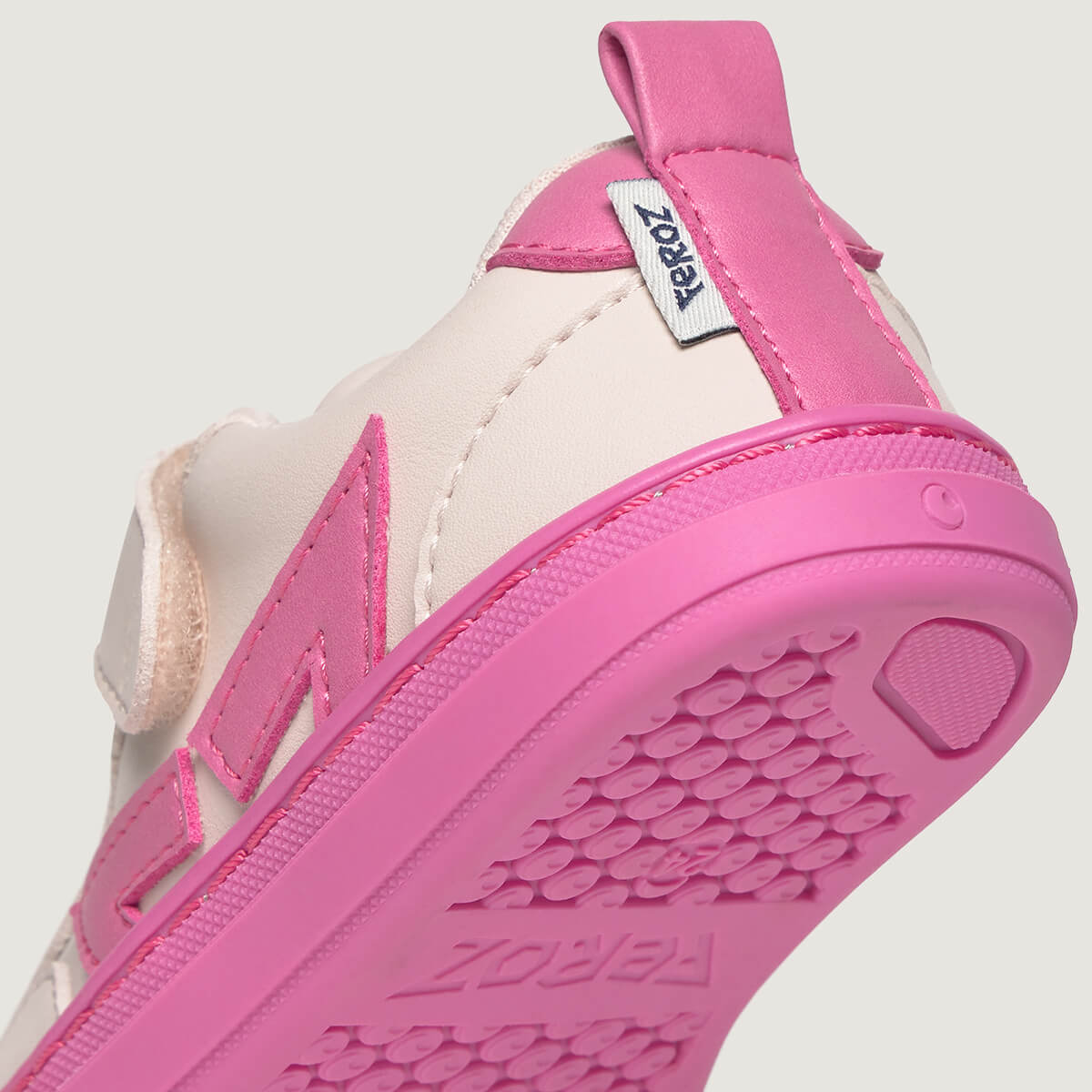 Detalle Faura Rocker | Rosa Palo Fucsia Micronobuck