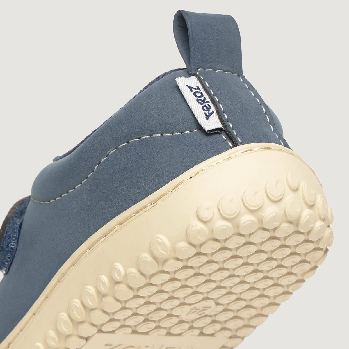 Detalle Moraira Rocker | Azul Denim Microfibra Nobuck