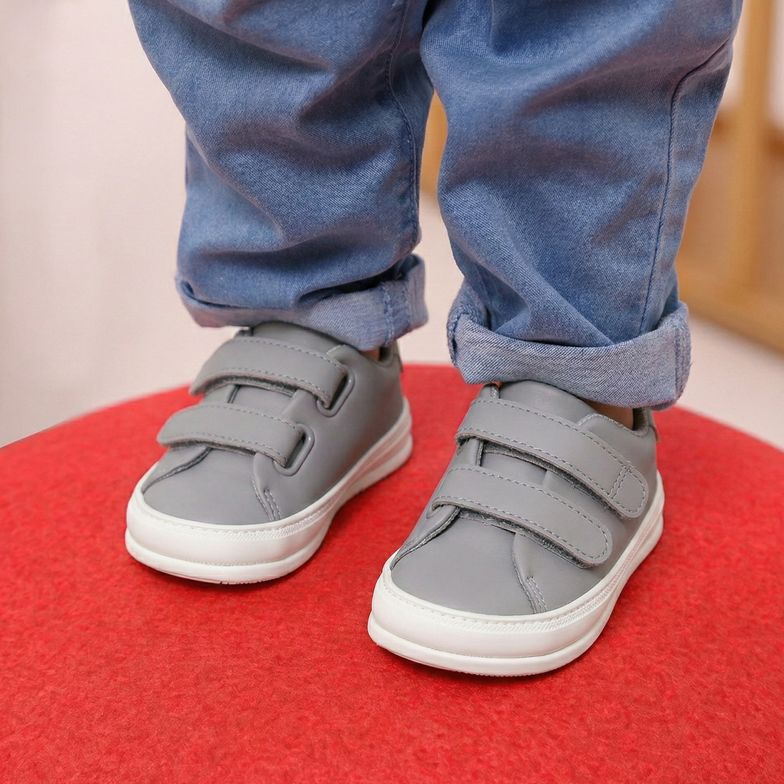 calzado barefoot microfibra bebe color gris y blanco valencia feroz aw25 zapato feroz