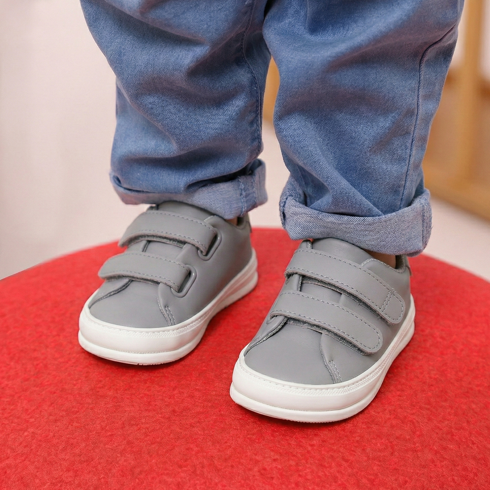 calzado barefoot microfibra bebe color gris y blanco valencia feroz aw25 zapato feroz