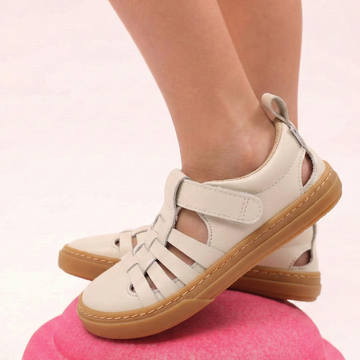 calzado barefoot microfibra infantil color beige offwhite caramelo sandalia tabarca rocker ss25 zapato feroz
