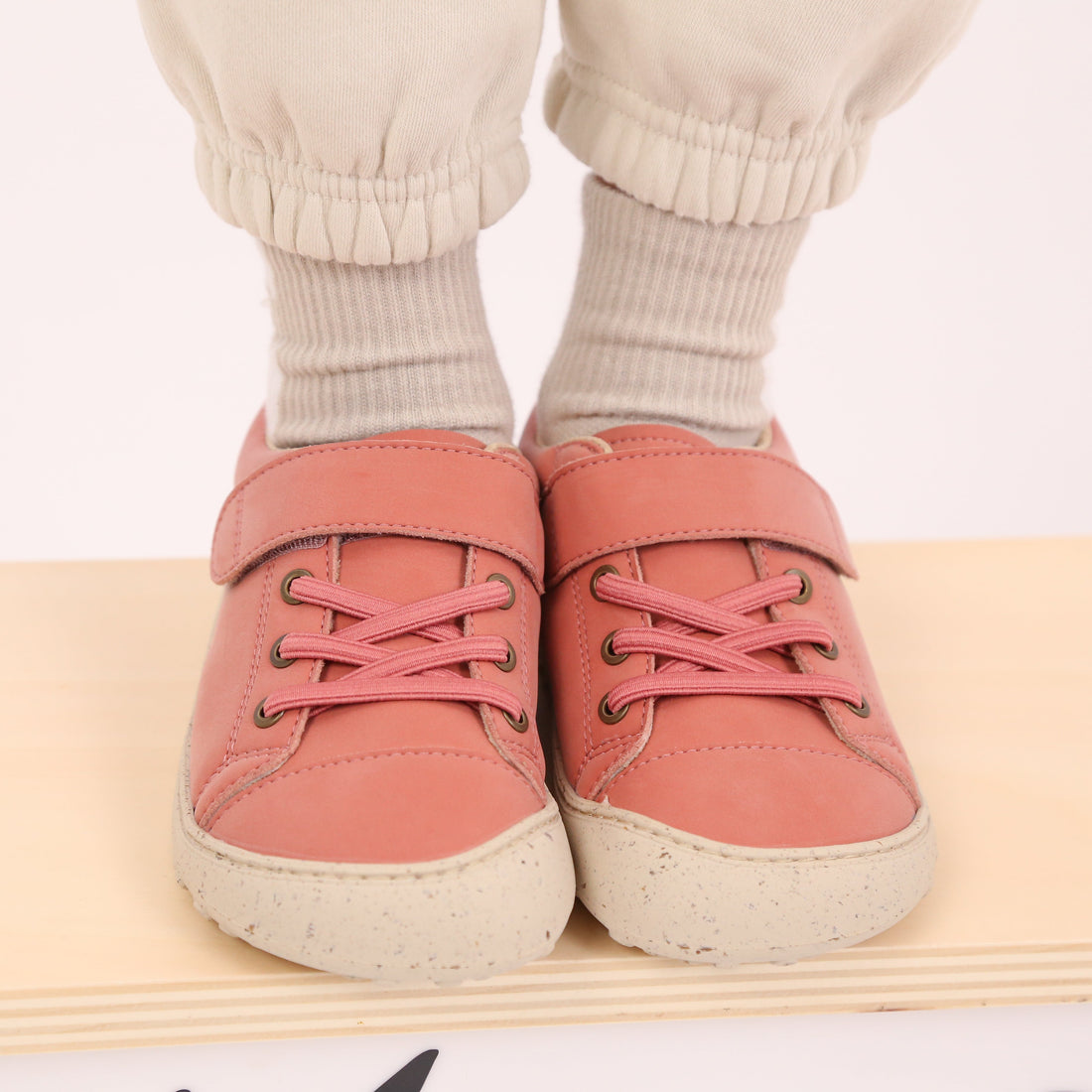 calzado barefoot microfibra infantil color frambuesa rosa paterna rocker aw25 zapato feroz