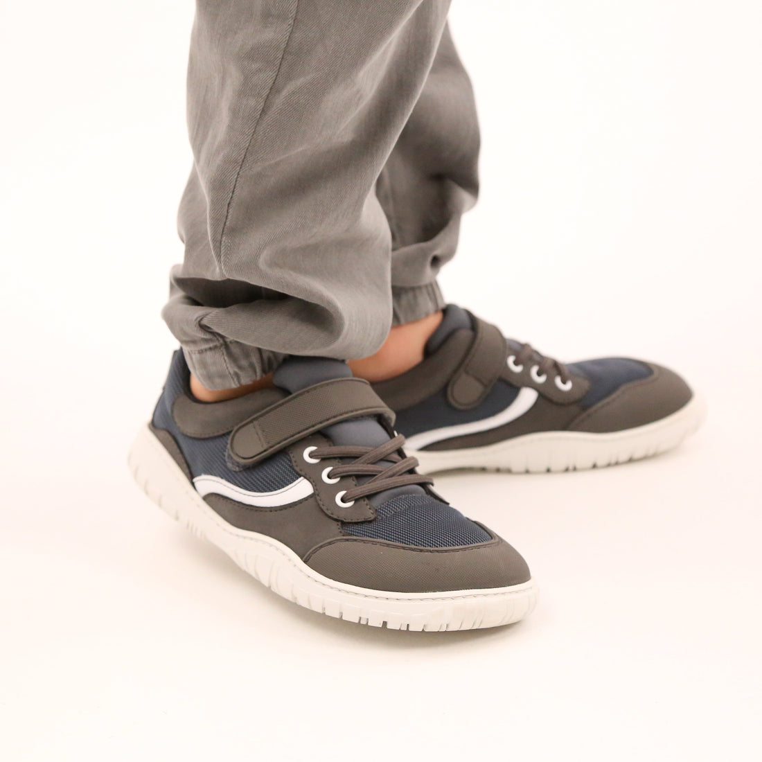 calzado barefoot microfibra infantil color gris blanco negro biar rocker ss26 zapato feroz