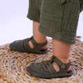 calzado verano respetuoso vegano bebe color verde kaki caqui calpe feroz ss24  