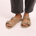 sandalia adulto minimalista respetuosa libertad movimiento hombre mujer saler ss26 beige