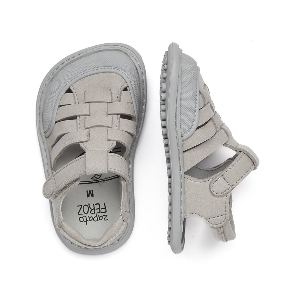 sandalias trenzadas suela blandita plana bebe color gris calpe feroz ss24  