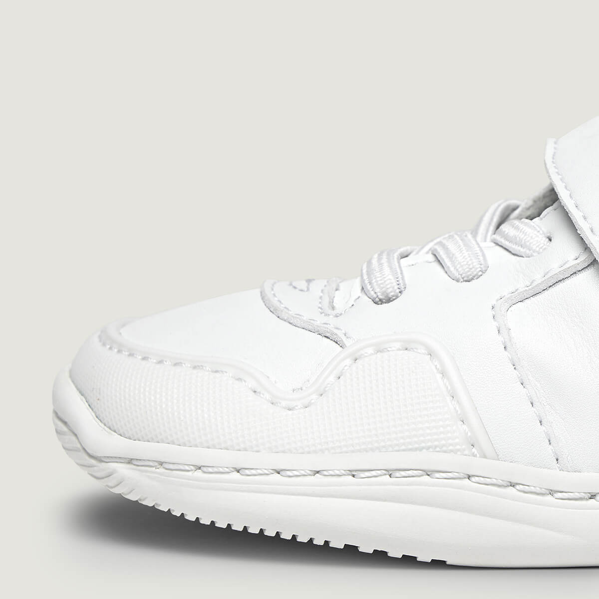 Detalle Deportiva Barefoot Olocau | Blanco Microfibra